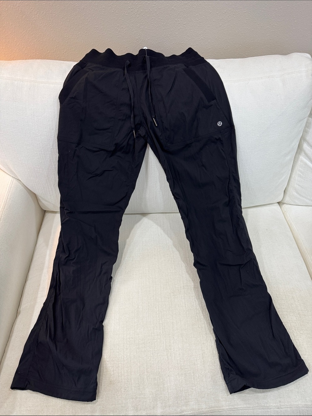 Women’s Size 6 Black Lululemon Athletic Joggers Tie Waist Band